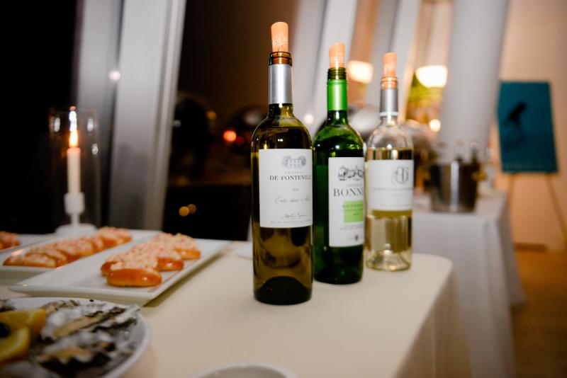 BORDEAUX Dry White Blends for Sipping, Pairing and Enjoying